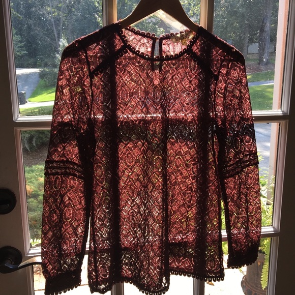 Francesca’s Listicle Top Size -S burgundy wine - Picture 1 of 8